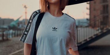 a person holding a bag